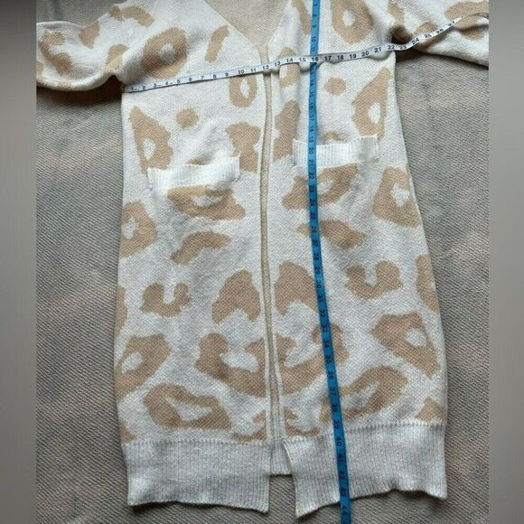 Women's Oversized Cardigan Sweater Size Large Animal Print Duster White Tan - Picture 6 of 16